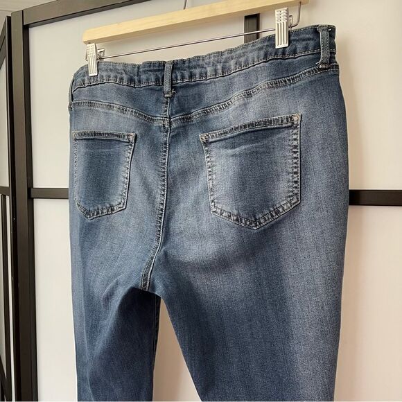 [14] Faded Glory Straight Leg Mid Rise Medium Wash Denim Jean Women’s - Picture 9 of 14